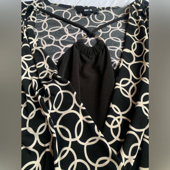 BCX Black & white layered surplice top, metal ring  | large - Picture 1 of 6